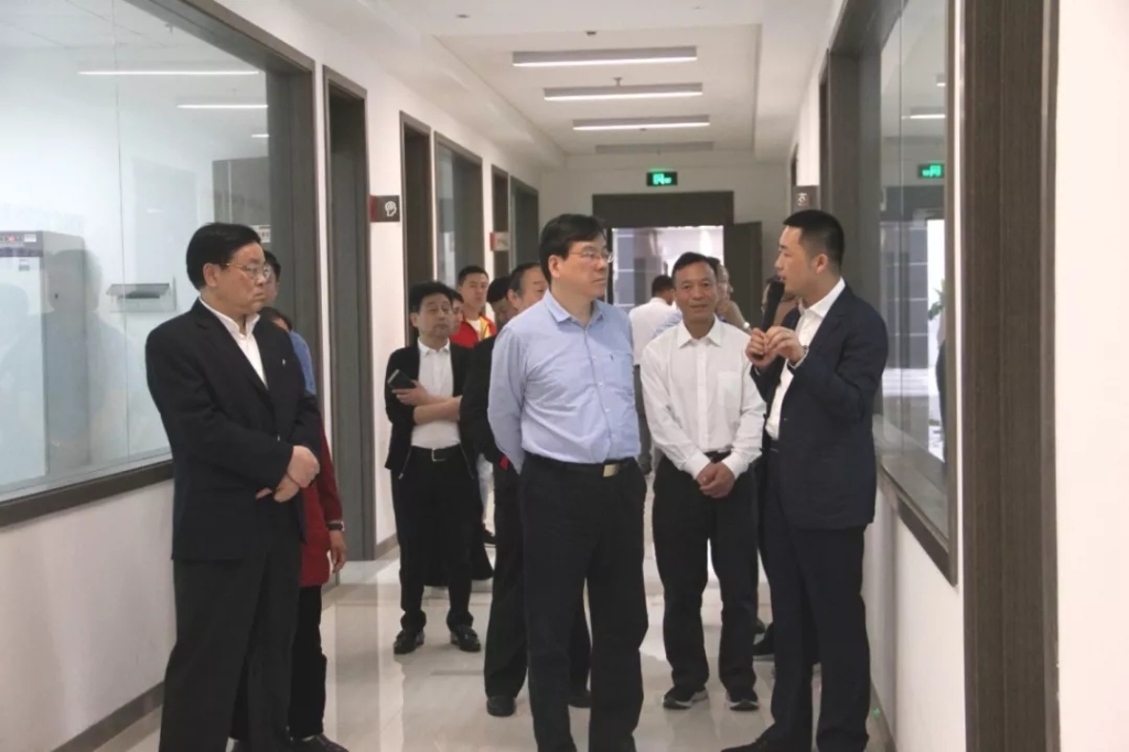 湖南省政協副主席、湖南省工商聯主席張健帶隊來到湖南賓之郎食品科技有限公司調研